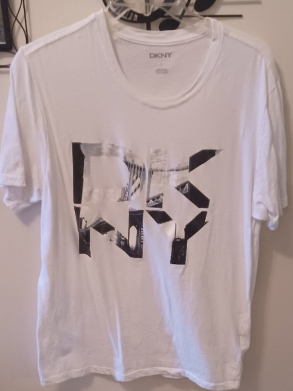 DKNY White Like New Crew Neck B/W Logo Short Sleeve Cotton T-Shirt Large